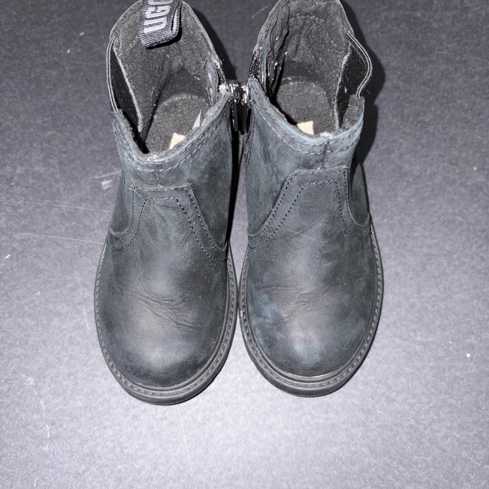 UGG Black Kids Boots - Picture 4 of 5